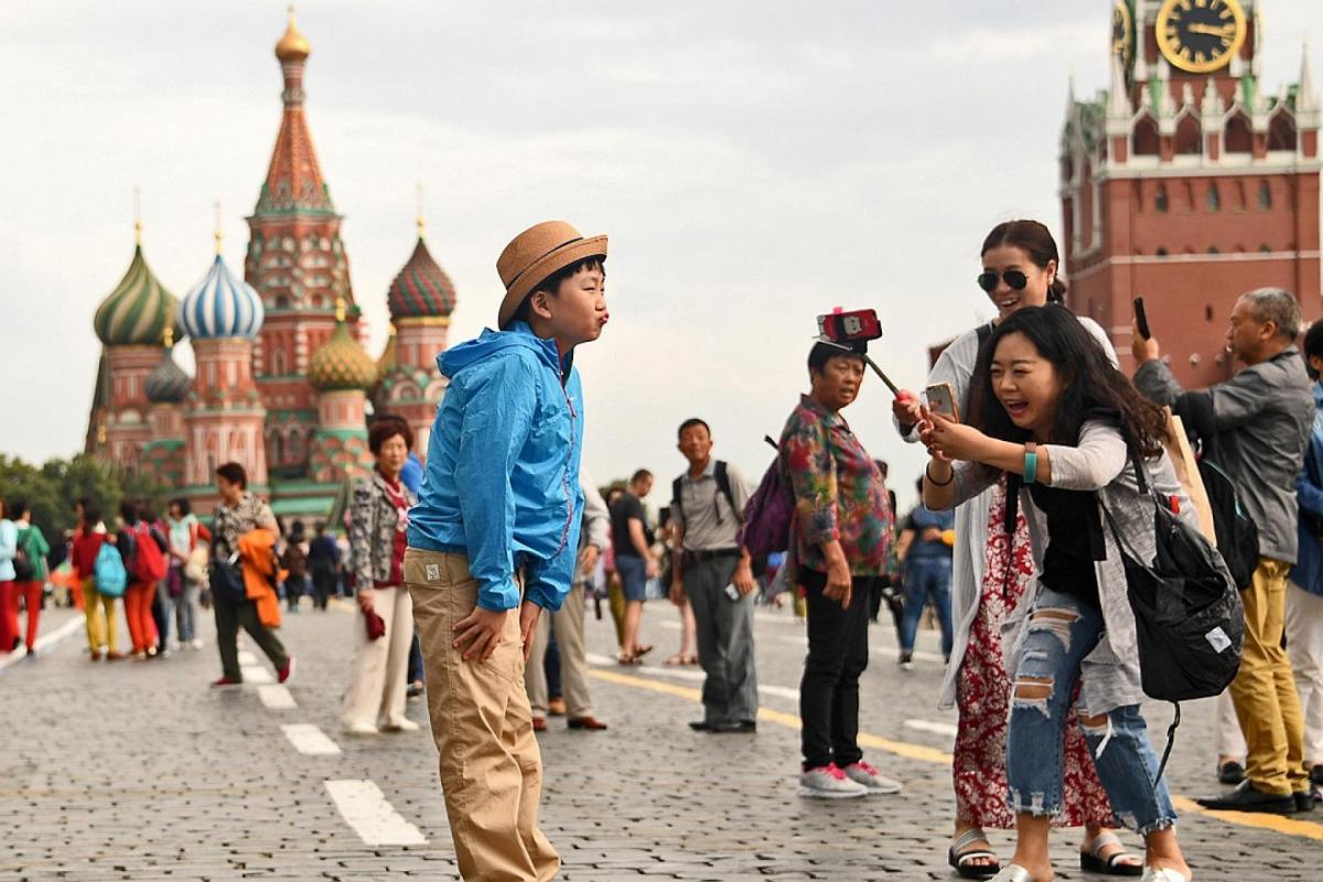 Москва красная площадь туристы