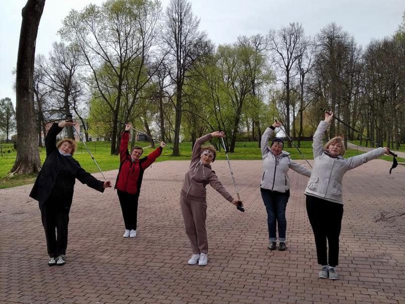 В г.о. Чехов проводятся занятия по скандинавской ходьбе