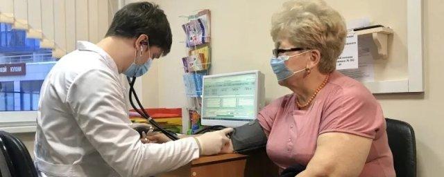 Врач Бурцева: пенсионерам стоит осенью сначала привиться против ковида, а затем от гриппа