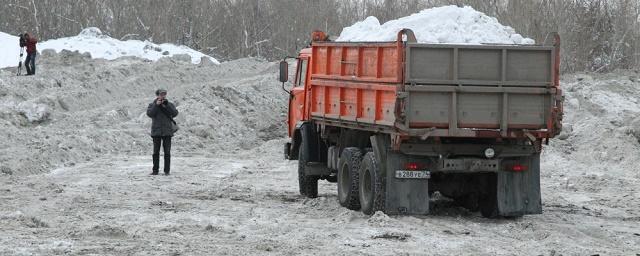 С дорог Челябинска ежедневно вывозят по 15 тысяч тонн снега