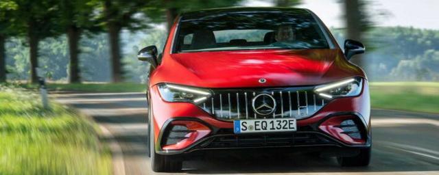 Mercedes-AMG представил две новые модификации электрического седана Mercedes-Benz EQE