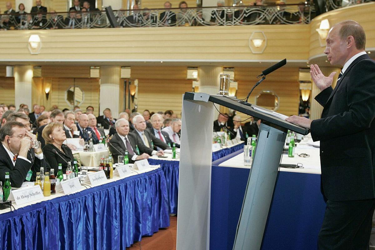 В зале поднялся гул: западные лидеры в недоумении слушали Путина… Пророчества из Мюнхенской речи продолжают сбываться