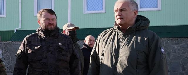 Глава Крыма Аксенов наградил военнослужащих и осмотрел их боевое оснащение