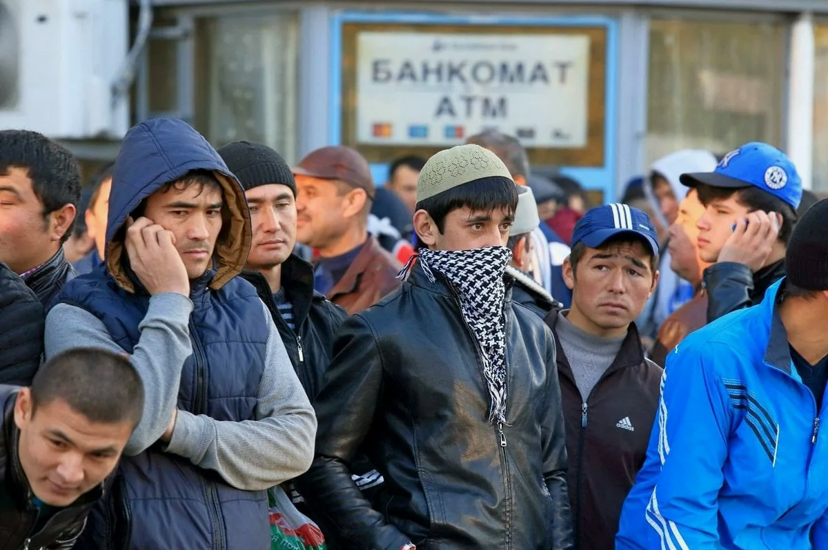 СК предлагает сразу ставить мигрантов на воинский учет с гражданством РФ