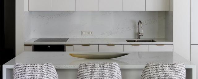 Дизайнеры советуют при оформлении небольшой кухни использовать белый цвет