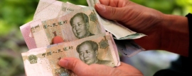 Expert Tarasov called the yuan an attractive alternative to the dollar for Russians
