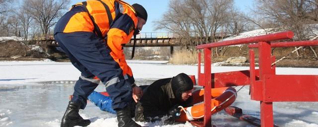 В Ессентуках спасли провалившегося под лед разыскиваемого мужчину