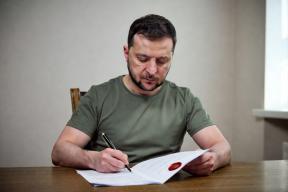 Зеленский ударил санкциями по своей бывшей пресс-секретарю: Мендель ответила на «антиконституционный» удар