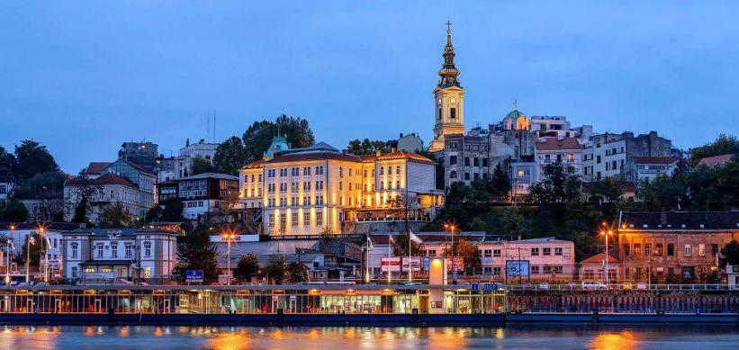 Россияне скупают туры в Сербию, чтобы привиться одобренной ВОЗ и EMA вакциной