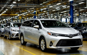 Toyota на китайских заводах интегрирует русскоязычный интерфейс в авто