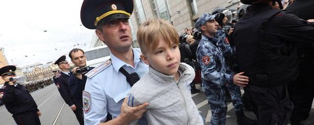 Путин: Детей вытаскивают на протесты для достижения личных целей