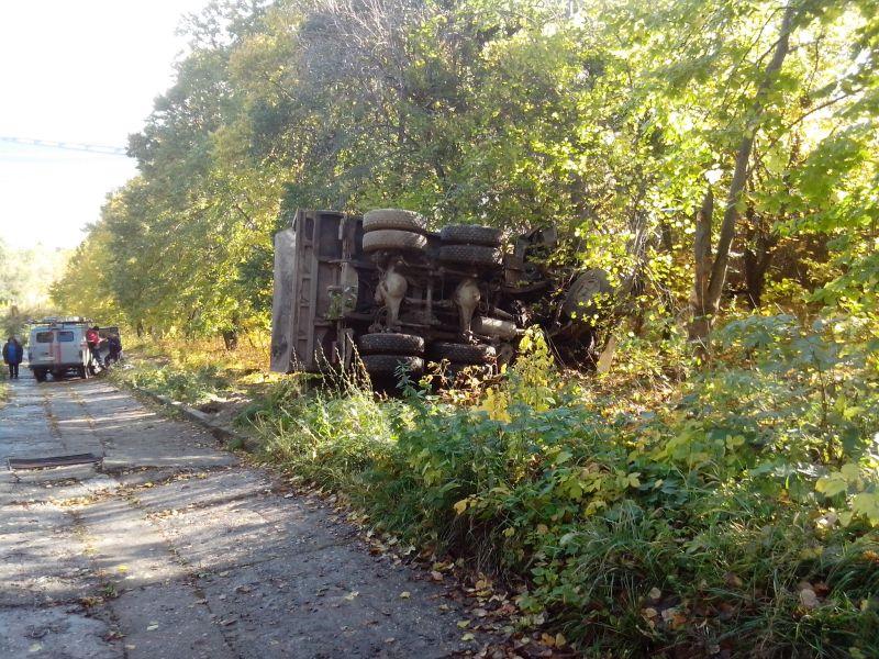 В Ульяновске перевернулся КАМАЗ, водитель погиб