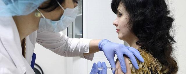 В России треть глав регионов сделали прививки от COVID-19