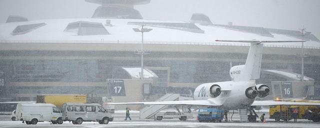 В аэропортах Москвы задержали и отметили 37 рейсов
