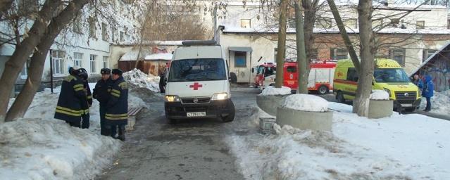 В Екатеринбурге из-за задымления из больницы эвакуировали 90 человек