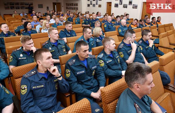 В Коми ряды МЧС пополнили 12 молодых специалистов