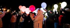 Жители Дмитрова поздравили президента России с юбилеем ярким флешмобом — Видео