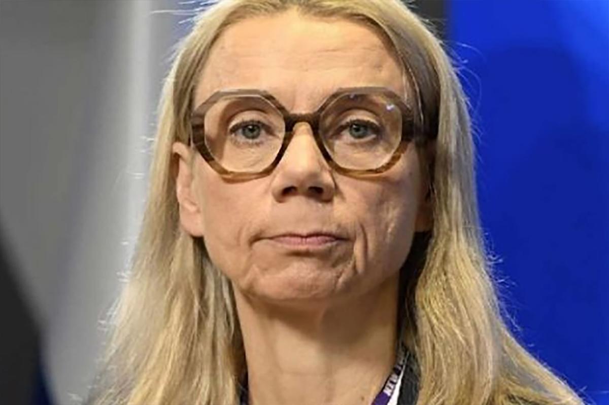 Финскому дипломату вынесли выговор за домогательства