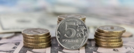 Аналитик Блинов: Укреплению рубля способствует тактика Центробанка