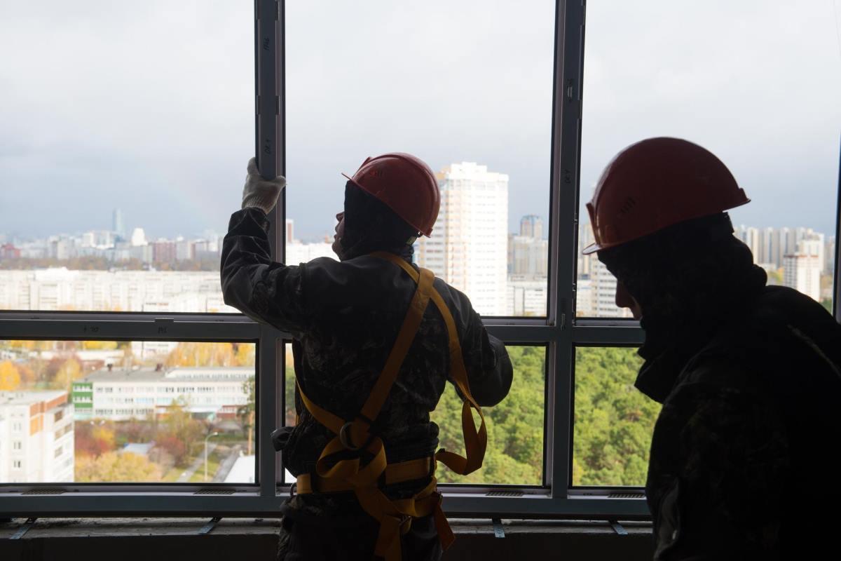 Зарплата в строительной отрасли Свердловской области в августе составила 102,2 тысячи рублей