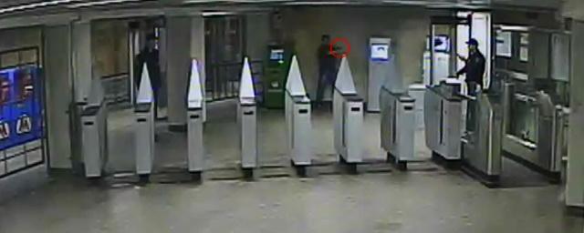 На станции метро «Алтуфьево» пьяный мужчина угрожал полиции пистолетом