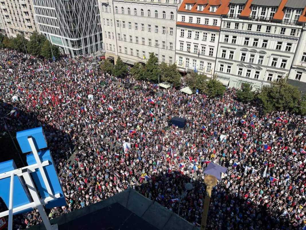 В Праге 70 тысяч жителей вышли на митинг с требованием дешевого газа