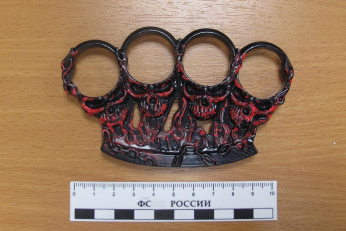 Две женщины везли кастеты из Пхукета и Антальи в Новосибирск