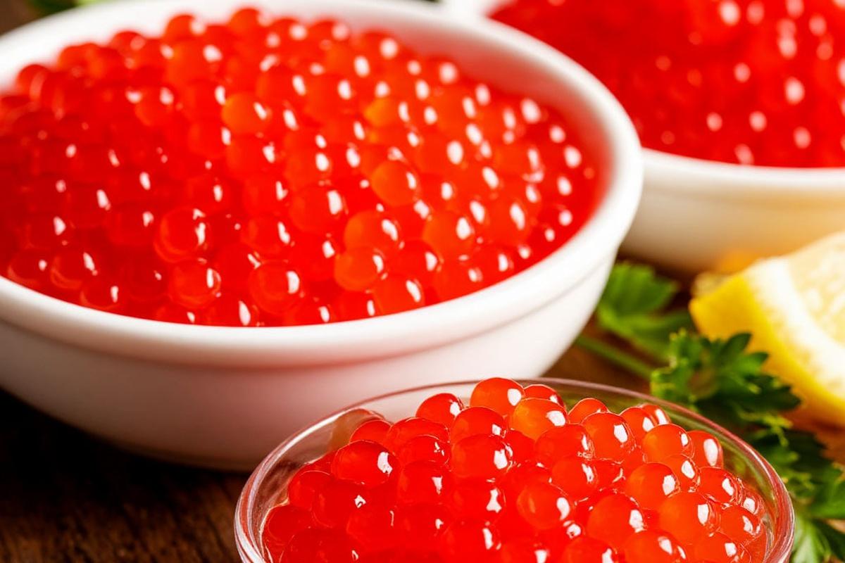 Россияне на фоне удачной путины лососевых стали покупать красную икру в больших упаковках