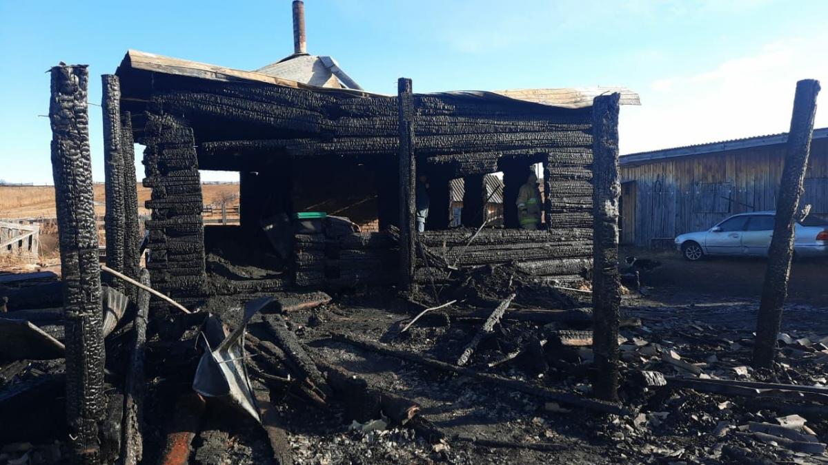 В Иркутской области отец поджег дом, погибли женщина, мужчина и ребенок