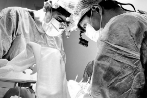 Карельские хирурги провели операцию младенцу со сложным врожденным заболеванием, жизнь малыша уже вне опасности