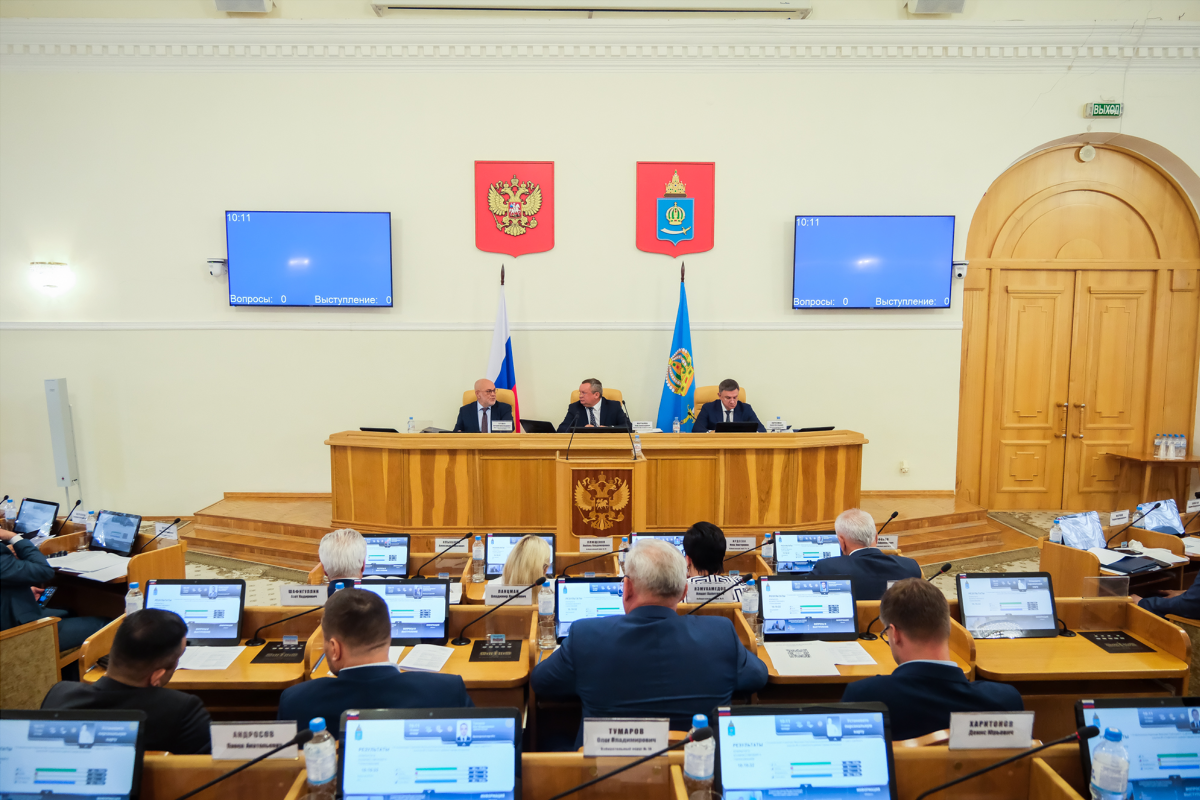 Дума Астраханской области одобрила новые меры поддержки для участников СВО и многодетных семей