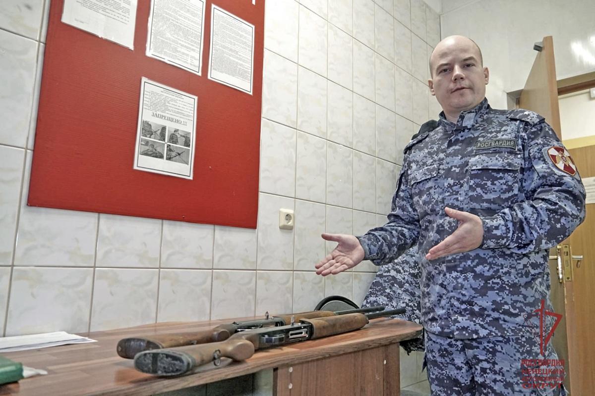 Охотники Ненецкого округа передали шесть самозарядных ружей военнослужащим на СВО