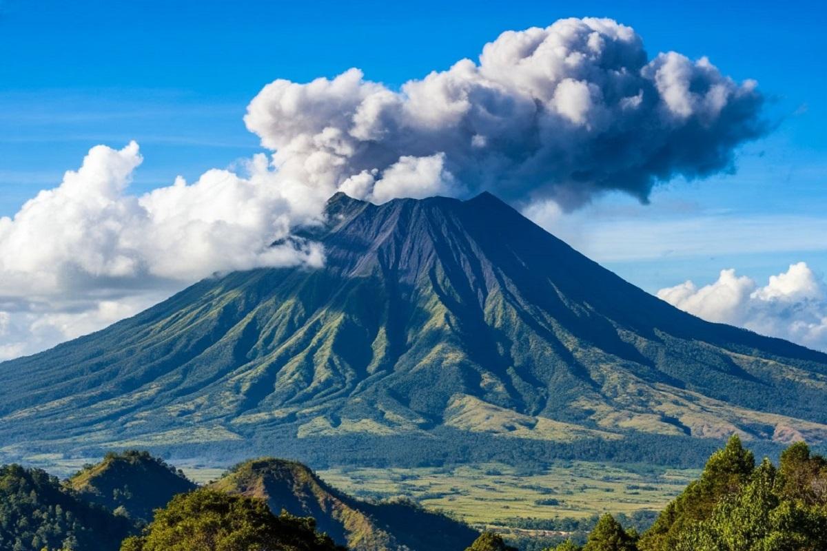Бразильская туристка рухнула в кратер вулкана в Индонезии