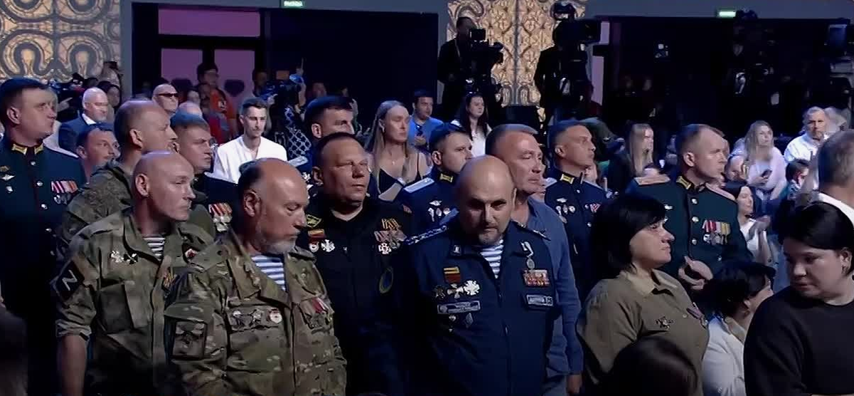 Документалисты известного российского портала и артисты навестили бойцов в госпитале Звенигорода