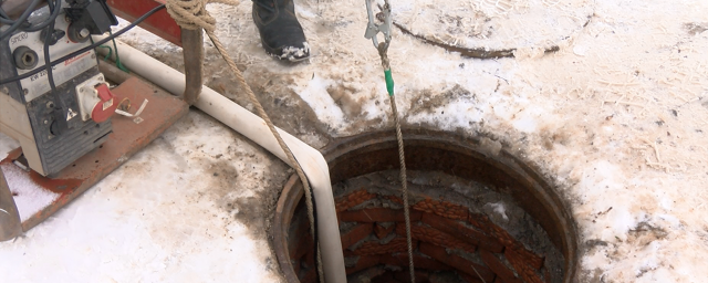 В Кохме из канализации во время прочистки достали десять ведер тряпок
