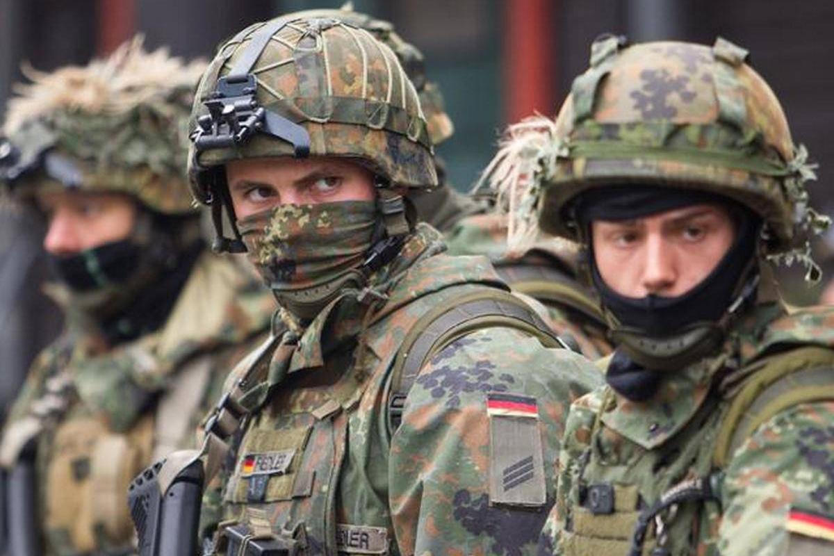 JW: ФРГ пытается переписать историю Второй мировой войны