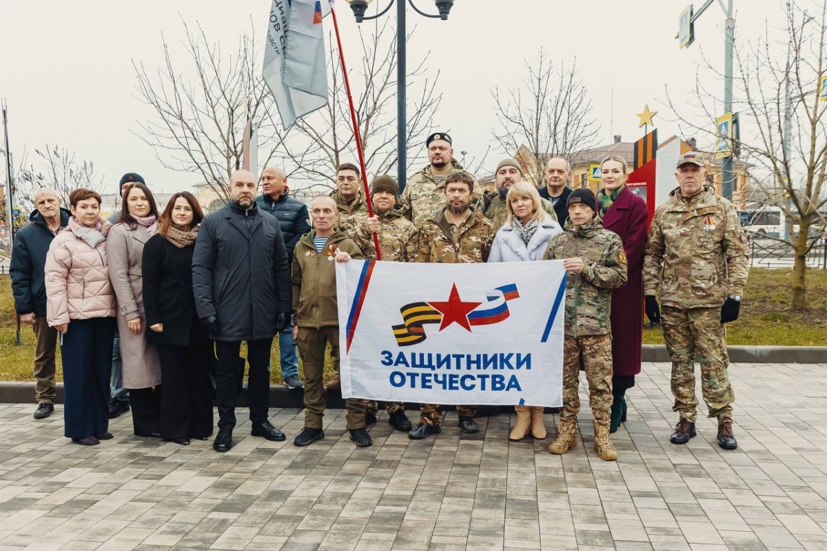 Глава Орехово-Зуевского городского округа Руслан Заголовацкий почтил память воинов возложением цветов к монументам павшим в зоне СВО и в Великой Отечественной войне