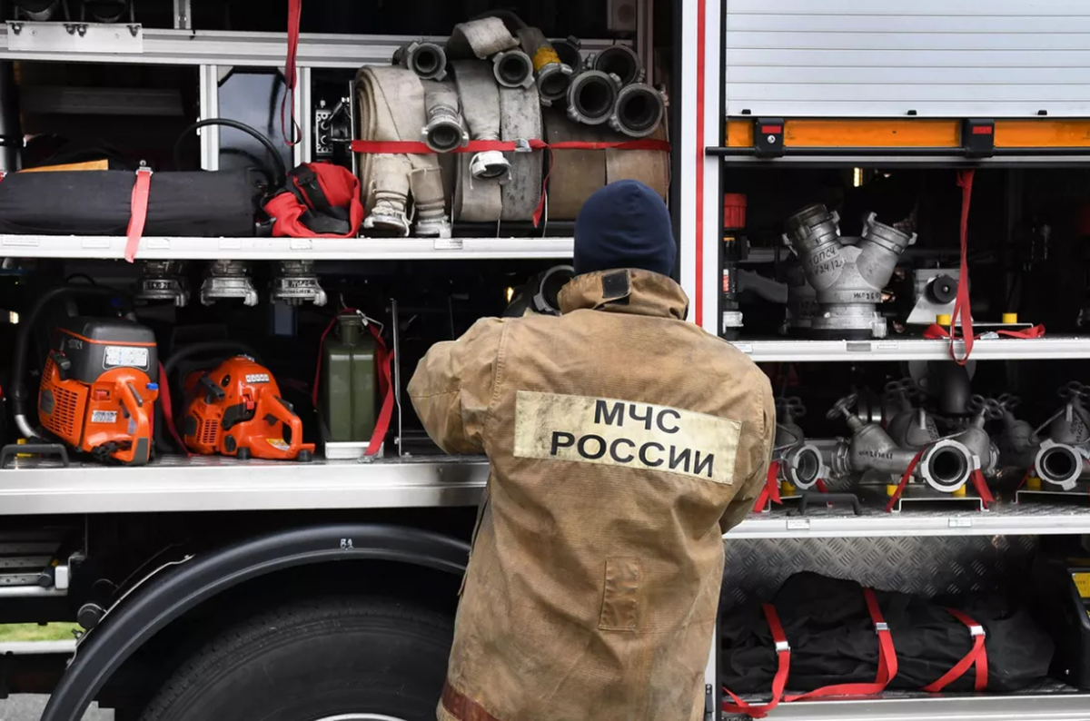 Более 150 спасателей борются с ландшафтным пожаром под Алуштой