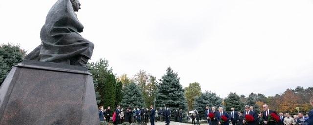Рашид Темрезов принял участие в памятных мероприятиях в честь первого президента КБР Валерия Кокова