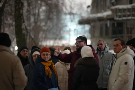 Мэр Станислав Трофимов обсудил с жильцами дома на проспекте Мира ход ликвидации последствий падения БПЛА