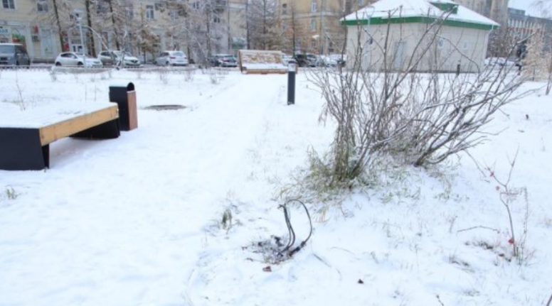 В Северодвинске из сквера Ветеранов похитили металлический столбик освещения