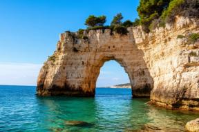 Из-за непогоды в Италии рухнула скала «Арка влюбленных» в Апулии