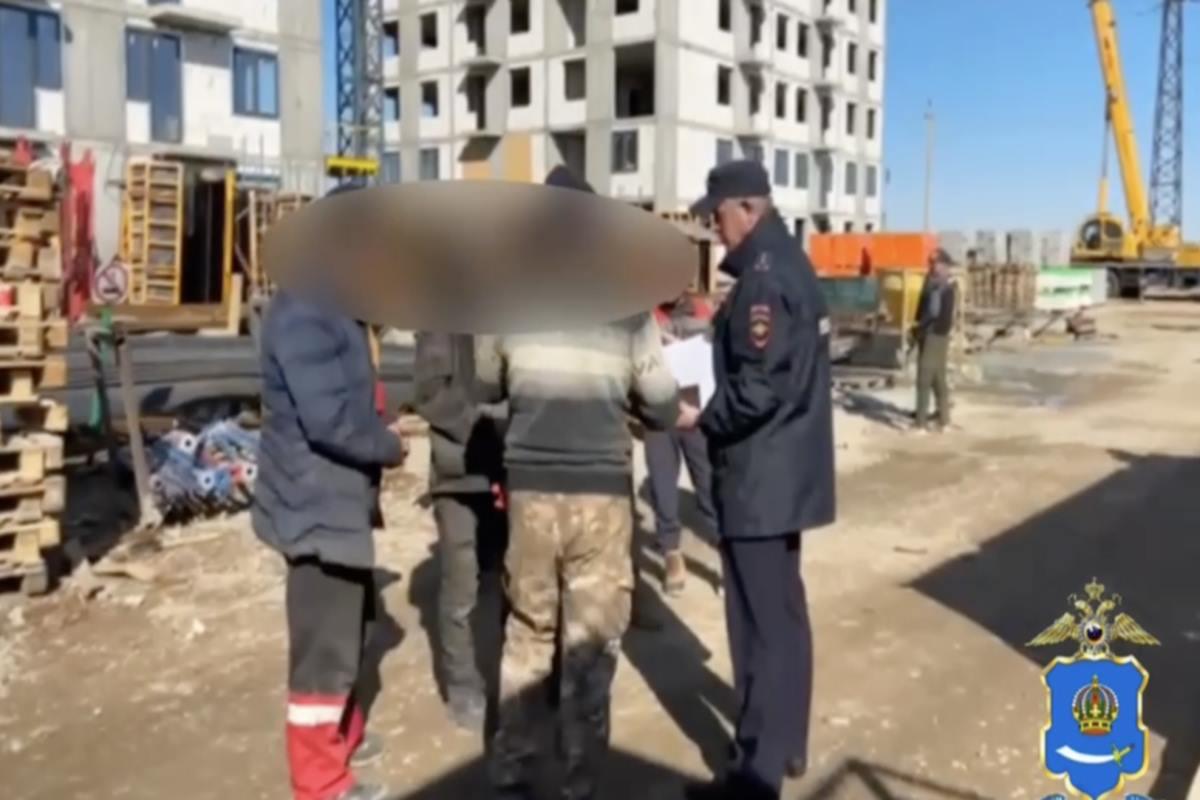 Астраханская полиция проверила более 460 мест проживания и работы мигрантов в ходе спецоперации