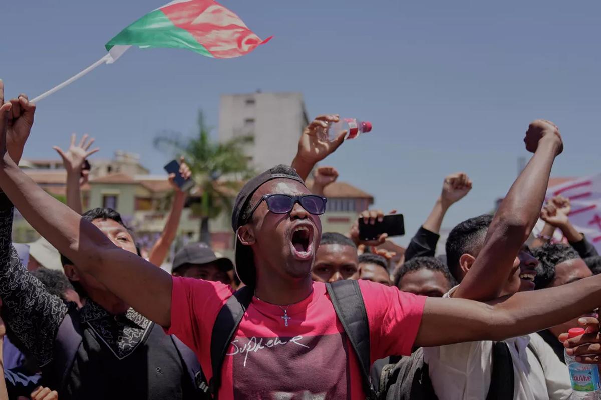 Военные на Мадагаскаре захватили власть после голосования об импичменте президенту