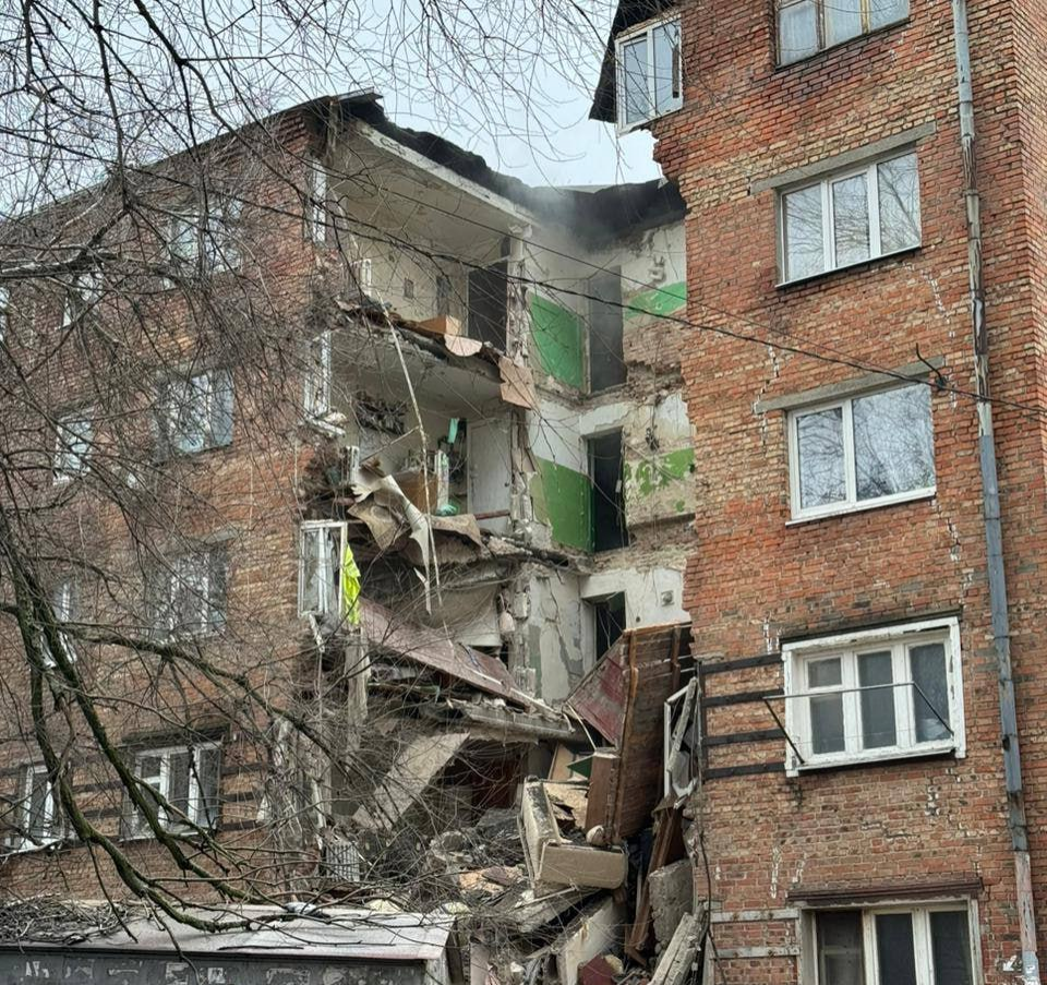 Обрушение подъезда старой пятиэтажки в Ростове попало на видео