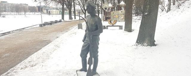 В Пскове памятник солдату Первой Мировой войны опять пострадал от вандалов