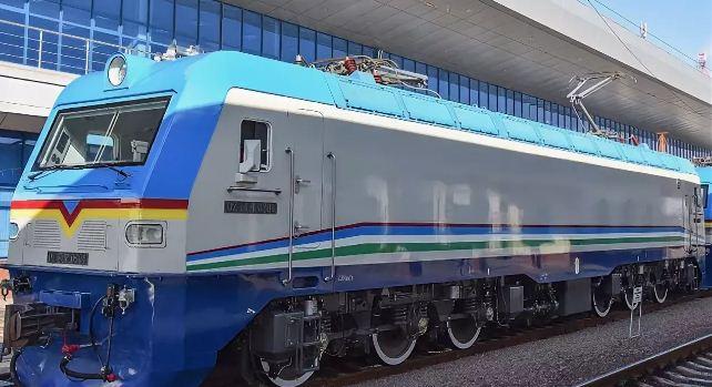 Китай поставит в Узбекистан 30 мощных современных локомотивов