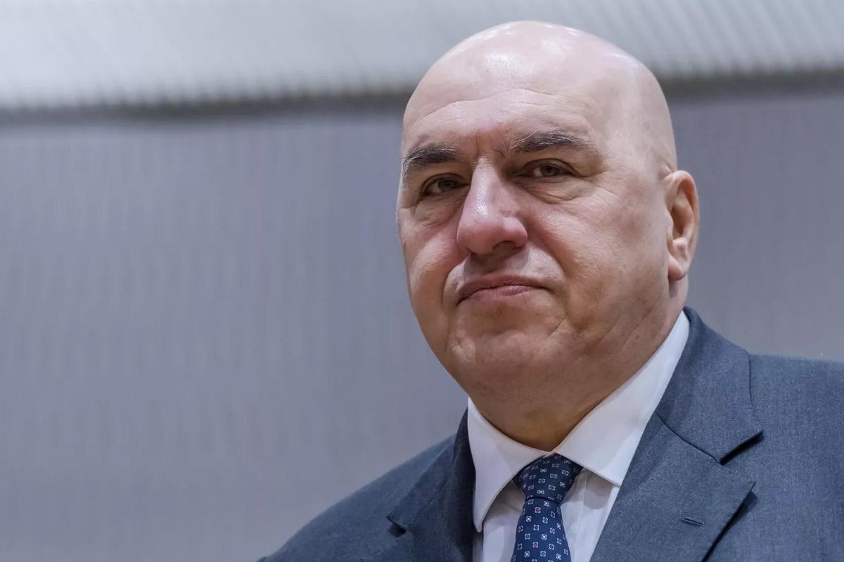 Сбежал под ракетами: глава Минобороны Италии бросил семью в Дубае и улетел один за свой счет