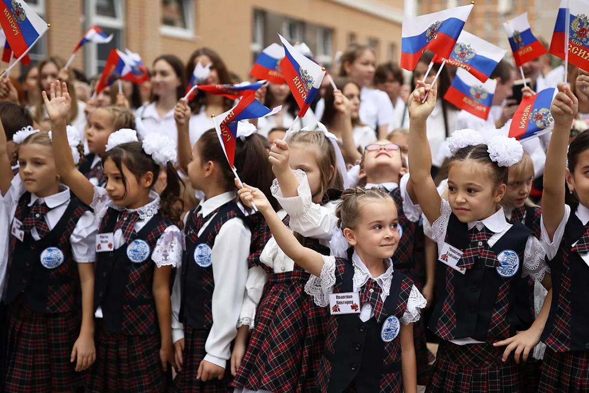 Власти Перми разъяснили правила допуска родителей на школьные линейки в День знаний