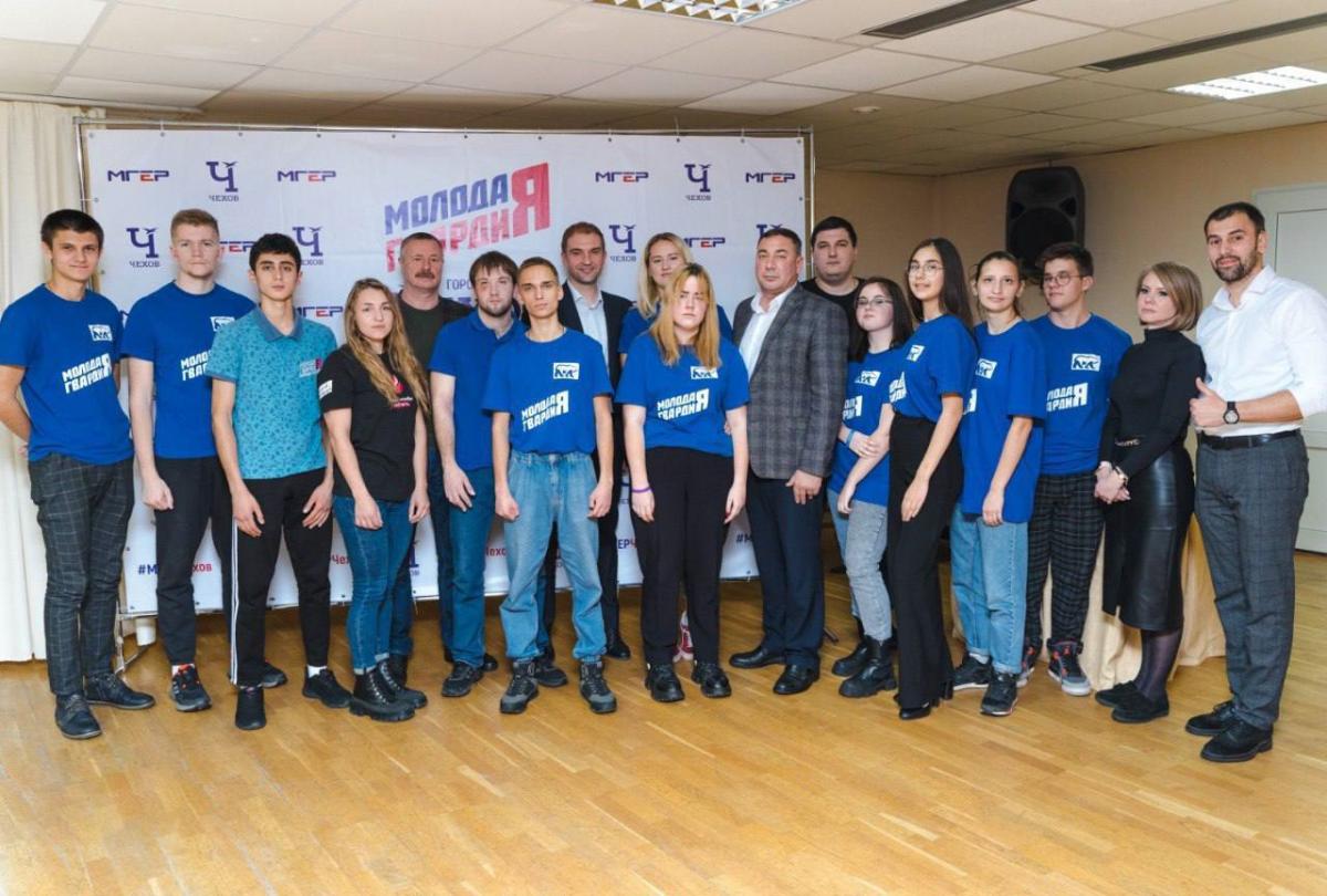 Артамонов поздравил с 17-летием местное отделение «Молодой Гвардии Единой России»